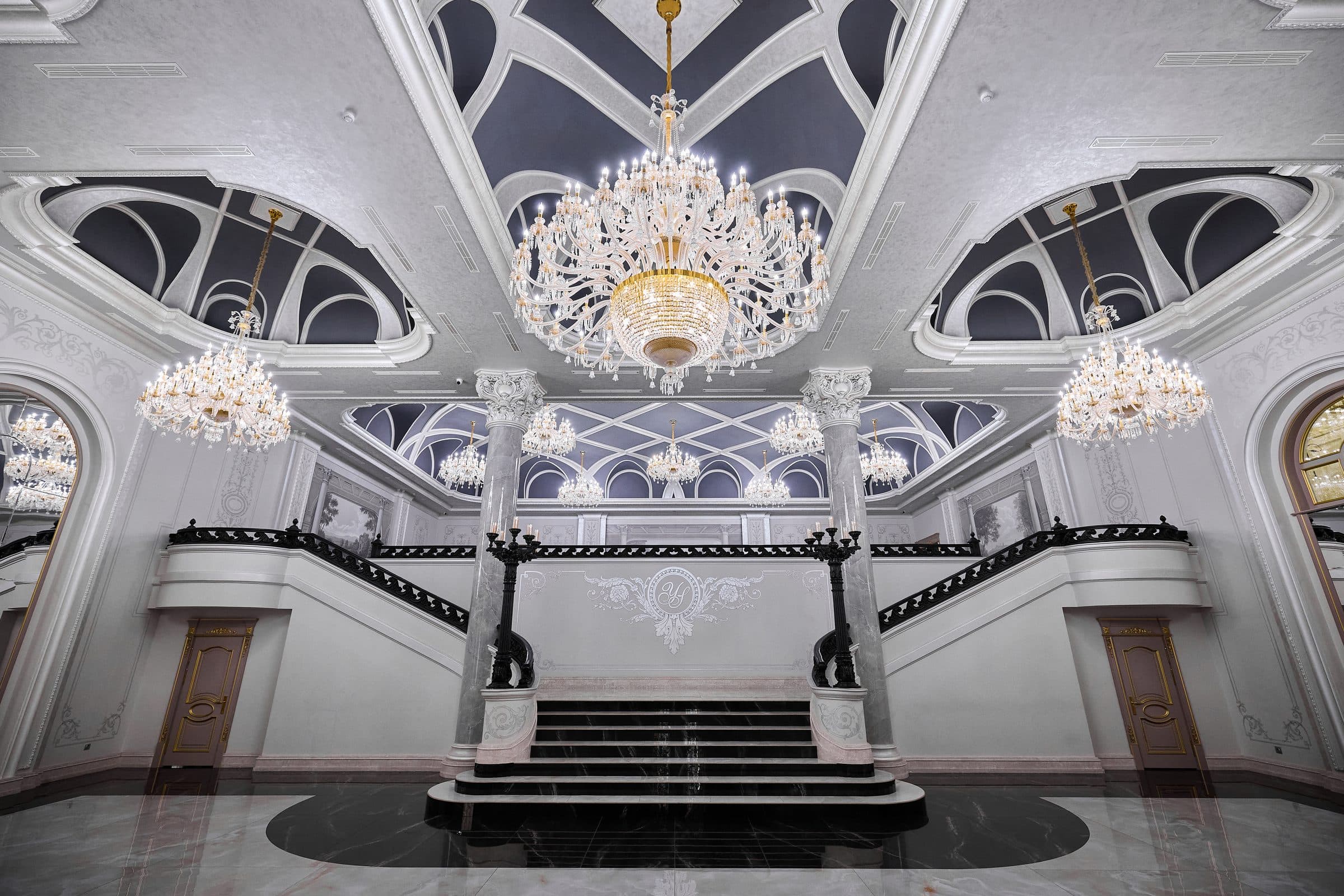 Интерьер большого зала Yakkasaroy Palace